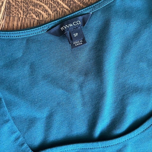 Evergreen sleevless top - Picture 3 of 6